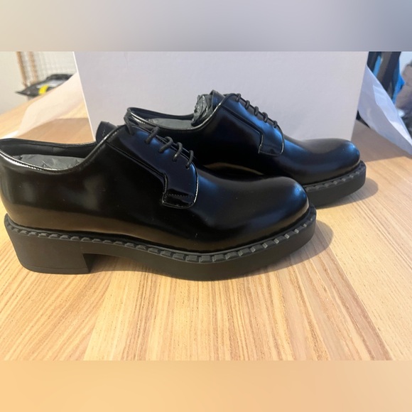 Prada Black leather lace up loafer. Woman’s size 7. - Picture 6 of 12
